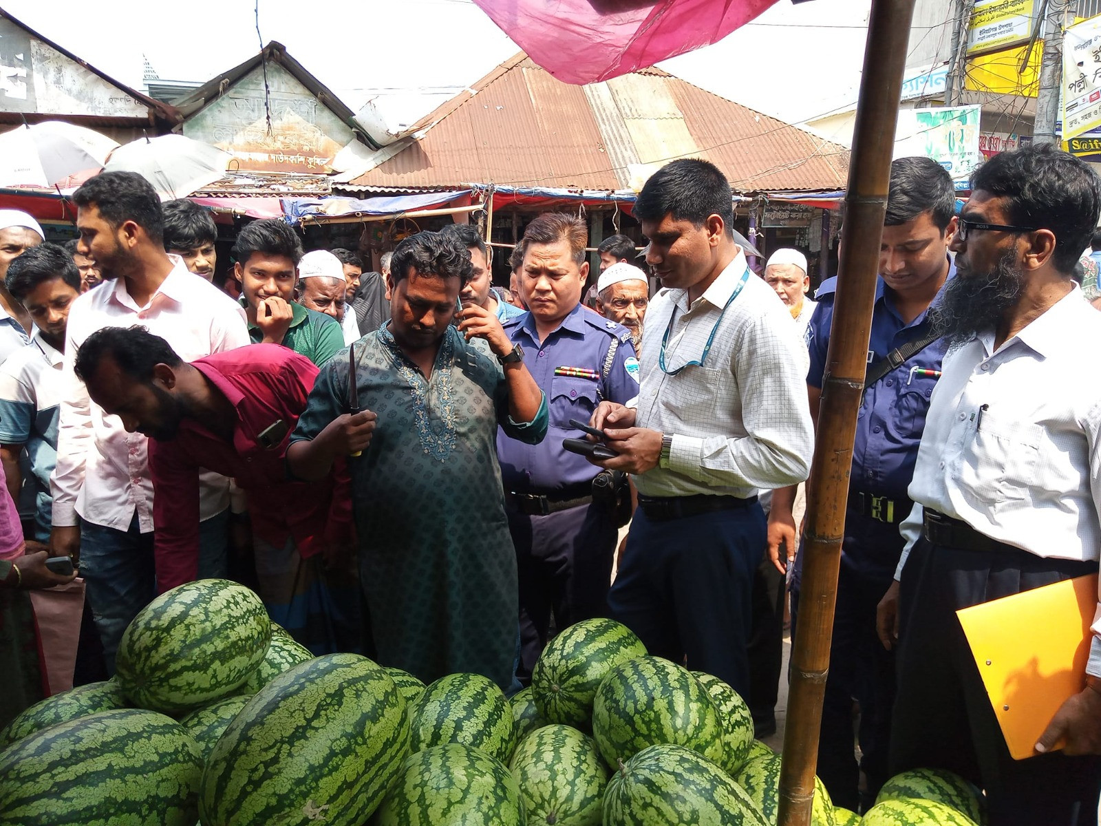 কুমিল্লার চান্দিনা ও দাউদকান্দিতে ভোক্তা অধিকারের অভিযান